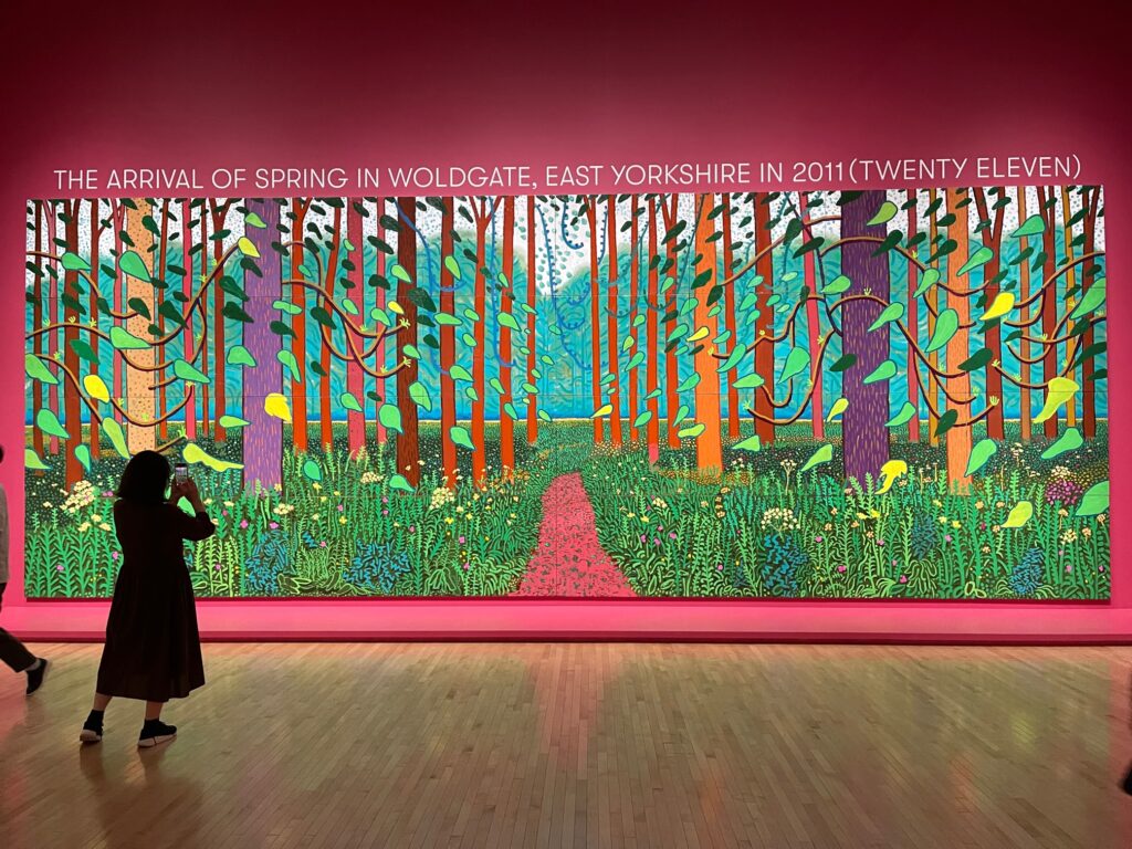 東京都現代美術館で2023年7月15日(土)から11月5日(日)まで開催されている「デイヴィッド・ホックニー展」で撮影　「巨大なデジタル風景画」デイヴィッド・ホックニー＝作